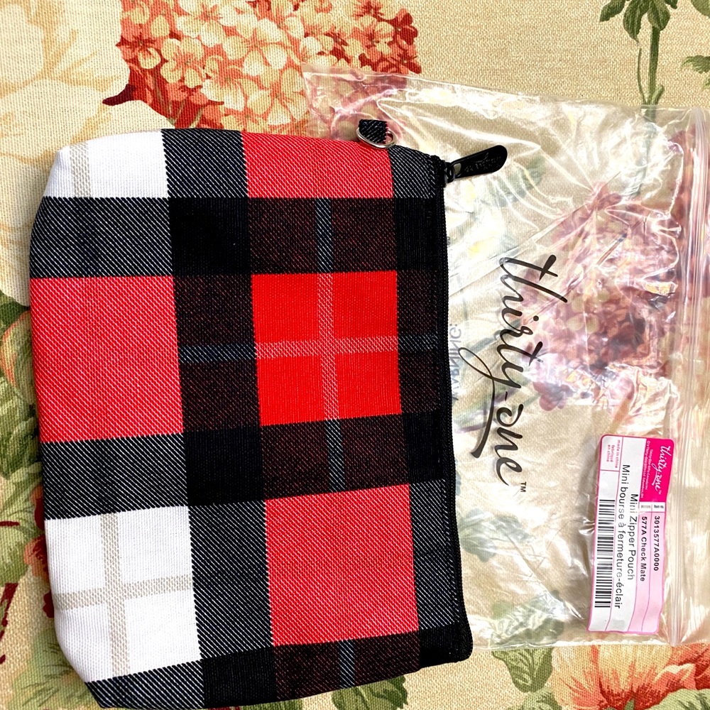 Thirty one zippered coin purse